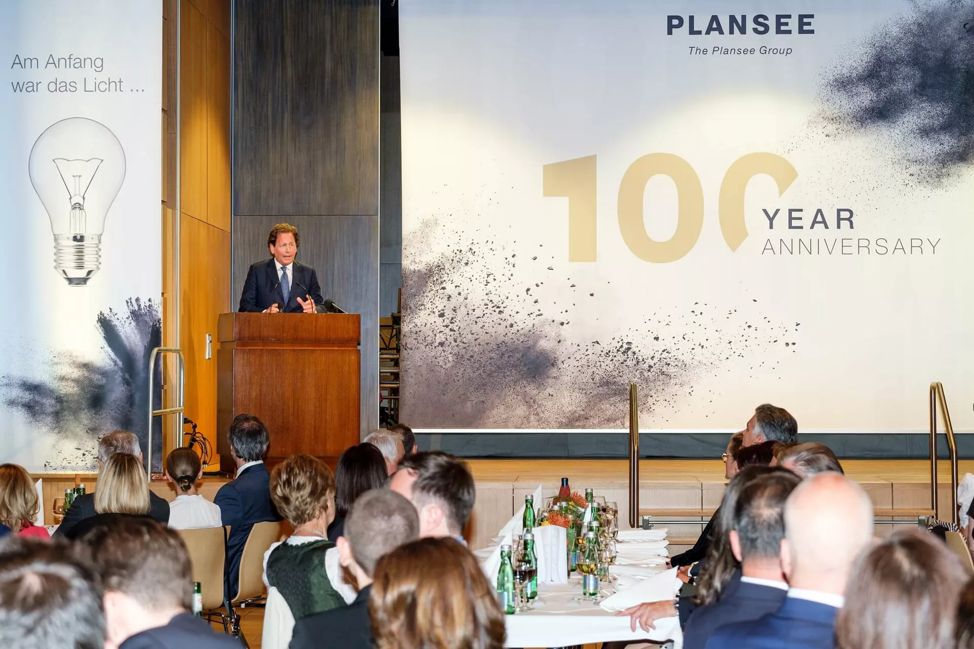 Plansee celebra sus 100 años de existencia. Evento en el hall en Reutte.