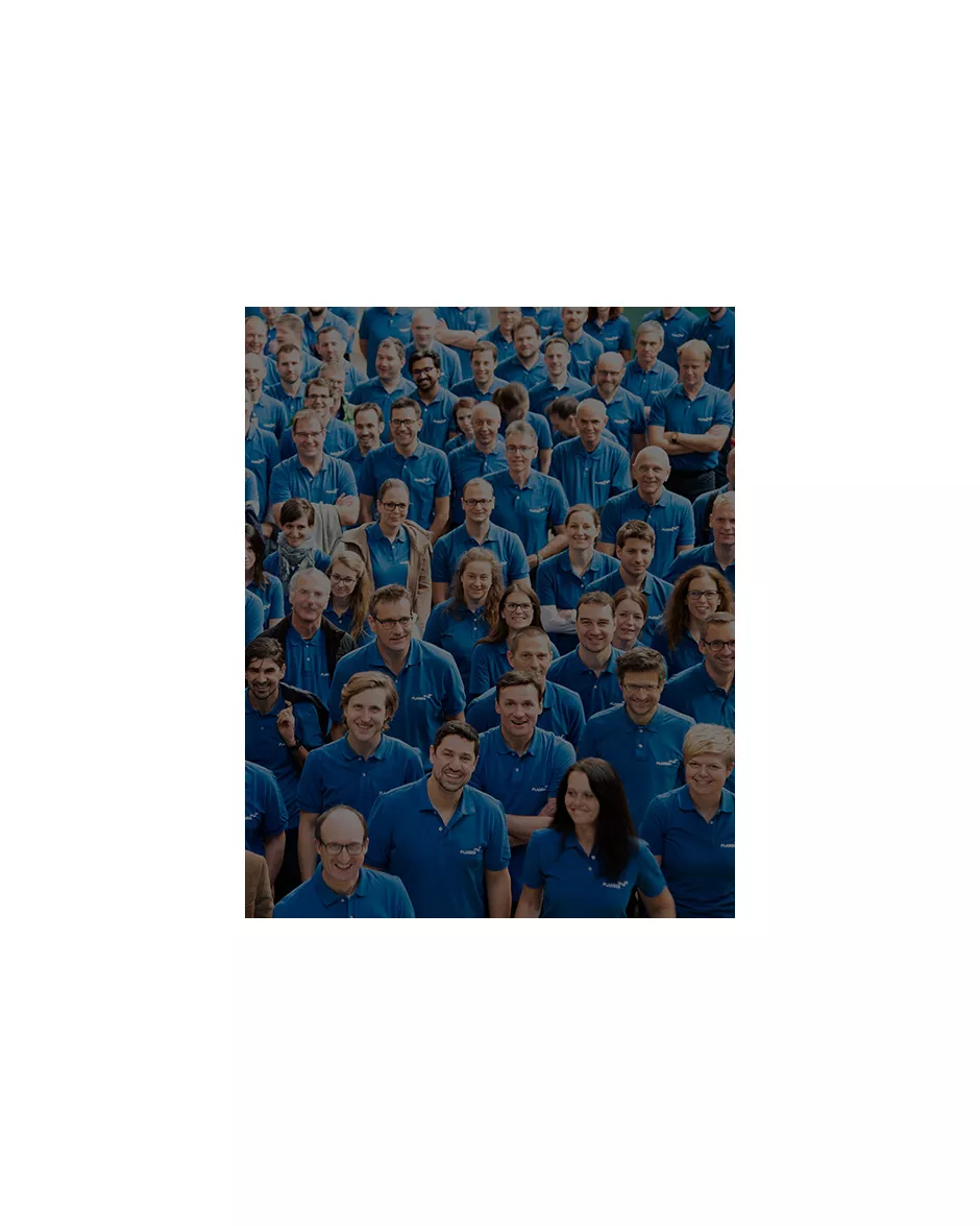 プランゼー従業員の青いシャツ